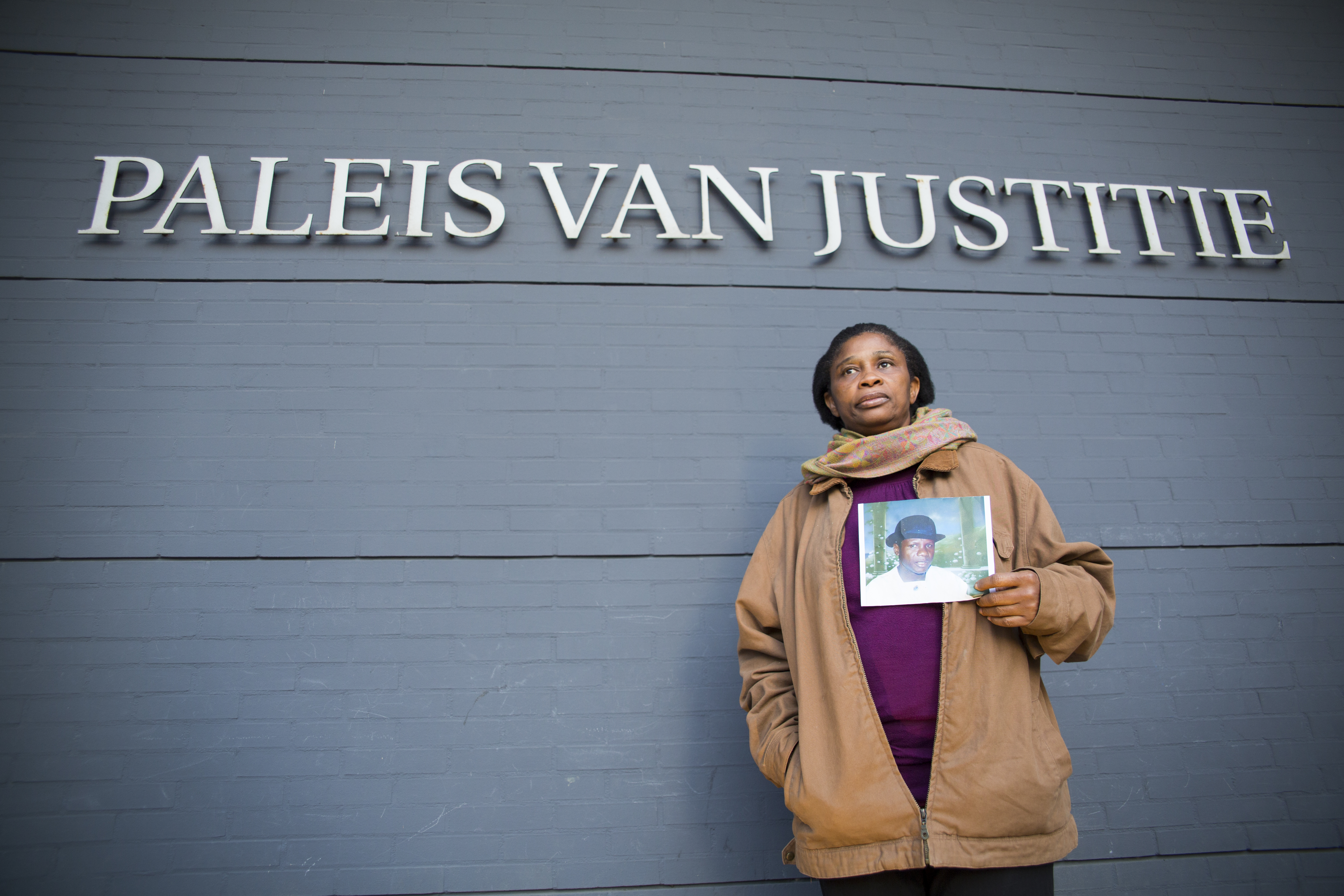 Esther Kiobel neemt het op tegen Shell