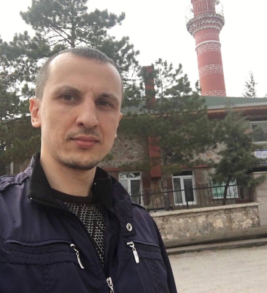 De Krim-Tataarse mensenrechtenverdediger Server Mustafayev kreeg 14 jaar gevangenisstraf op beschuldiging van 'lidmaatschap van een terroristische organisatie'.