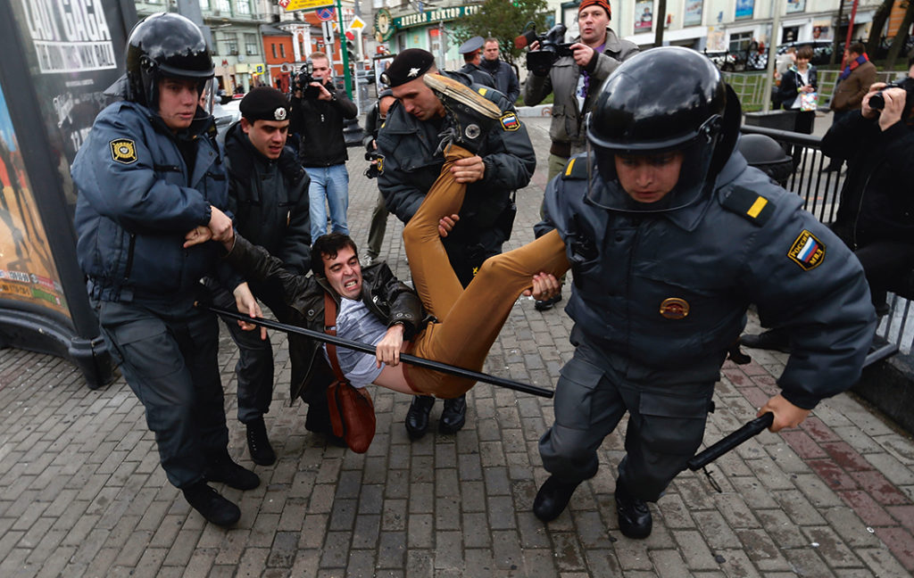 Dobrochotov wordt gearresteerd tijdens een anti-Poetin-protest in Moskou in 2012.