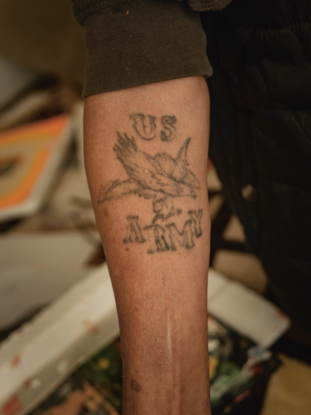 Veteraan Jimmy Caso werd acht jaar geleden gedeporteerd naar Mexico vanwege een veroordeling voor mishandeling. Hij kreeg zijn Green Card als baby en groeide op in het gewelddadige oosten van Los Angeles, waar gangs de dienst uitmaakten. Net als zijn vader en een van zijn broers ging hij bij het leger. Nadat zijn vijf maanden zwangere vrouw overleed, raakte hij aan de drugs, zwierf rond door de VS en werd meerdere keren veroordeeld. Hij kon het niet geloven dat hij gedeporteerd werd. ‘Ik hou van mijn land.’