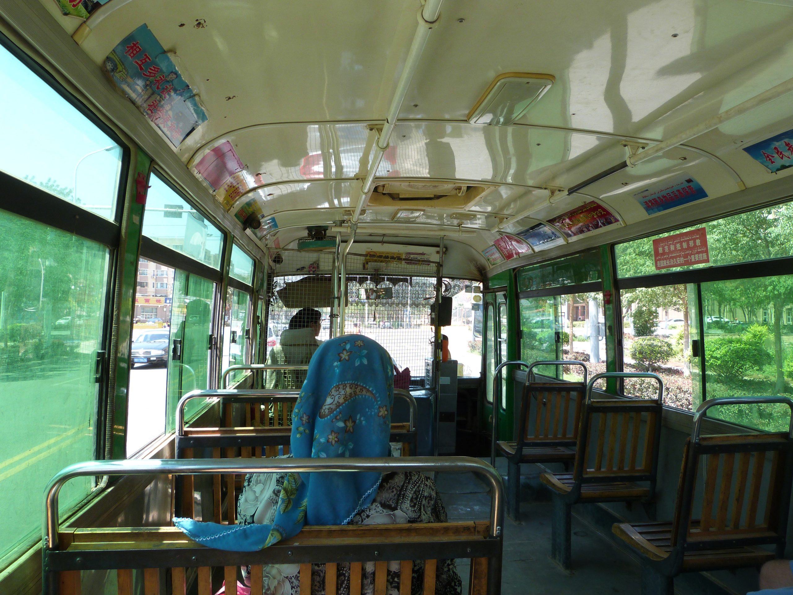 Binnenkant van een bus in Kashgar Xinjiang