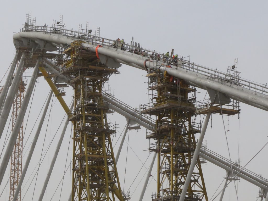 De bouw van het Khalifa International Stadium in Qatar.