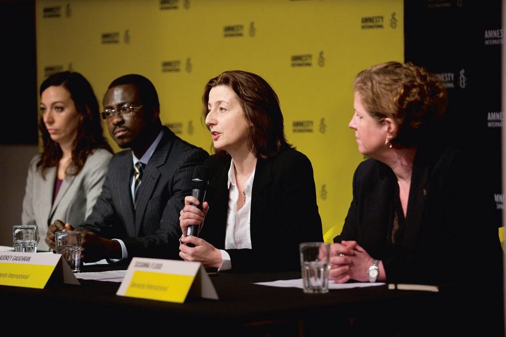 Audrey Gaughran bij de lancering van het jaarlijkse doodstrafrapport van Amnesty International in april 2015 in Londen.