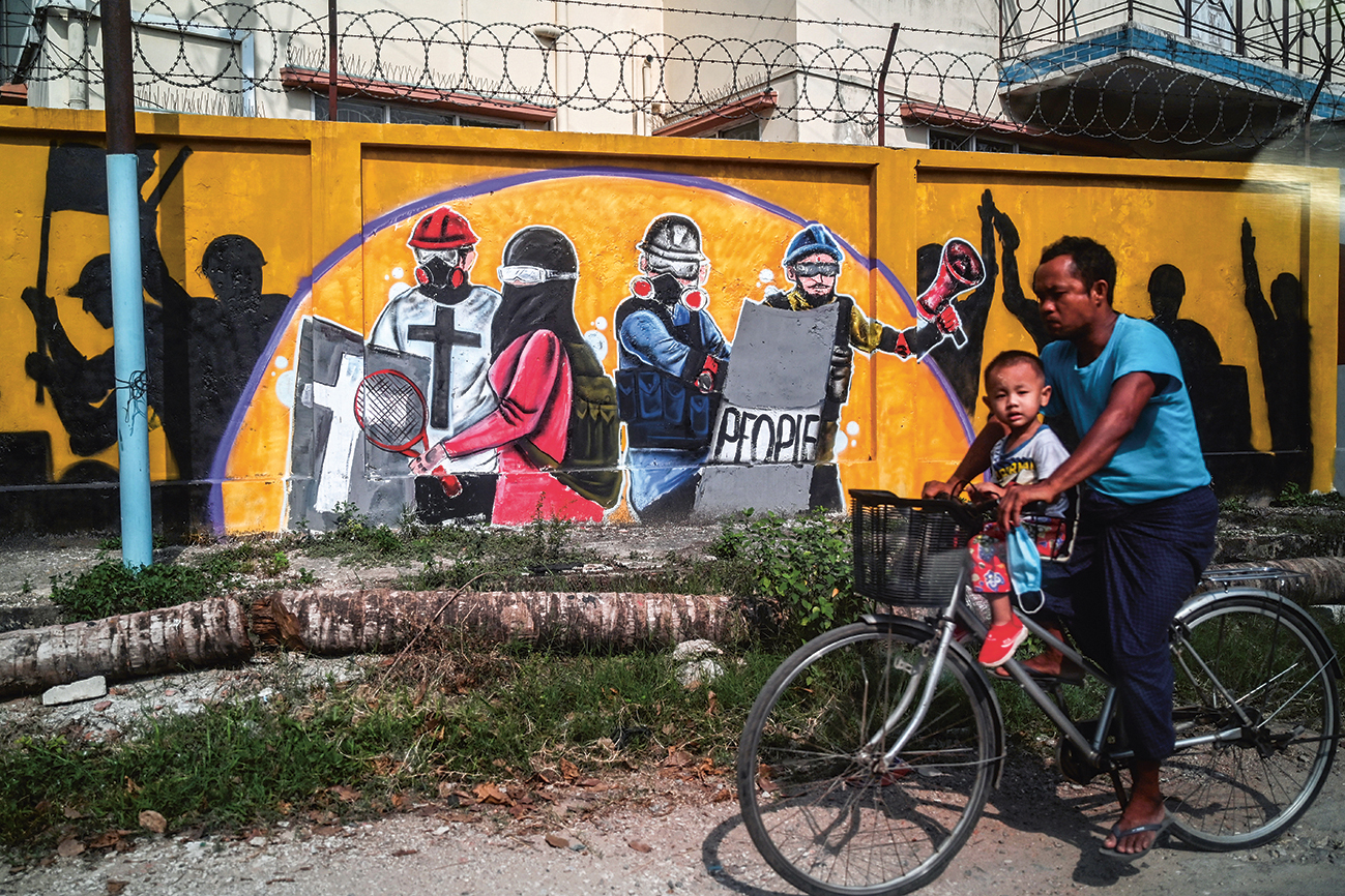 Muurschildering in Yangon als steunbetuiging voor de demonstranten tegen de militaire coup begin februari.
