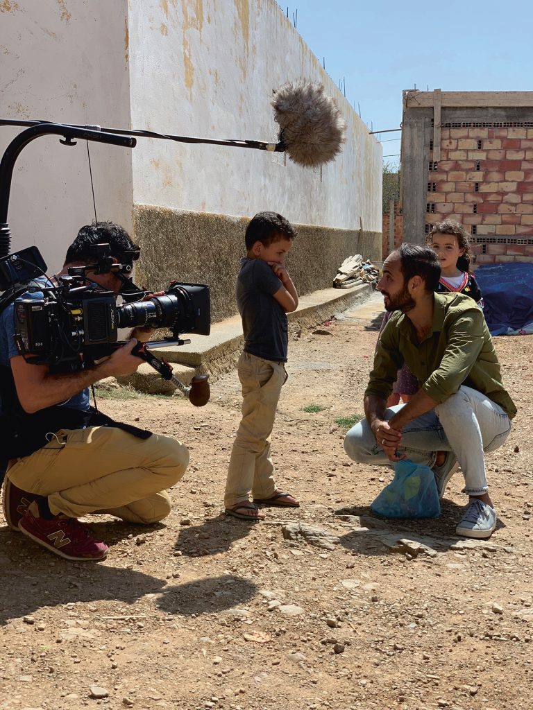 Karim Amghar in Marokko in de serie van de NTR Karim pakt zijn kans waarin hij onderzoek doet naar kansenongelijkheid.