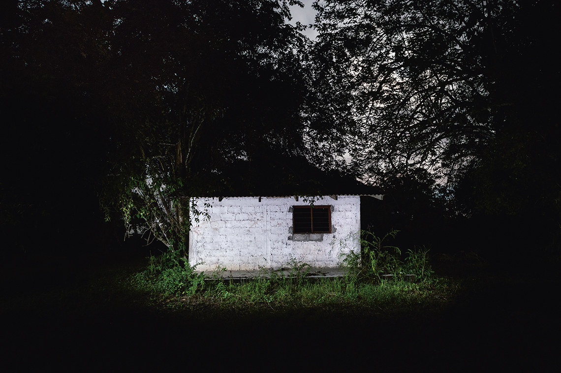 ‘Dit verlaten huisje in een uithoek van Pantepec (Puebla) kan een schuilplek zijn, of juist een plek waar iets verschrikkelijks kan plaatsvinden. Het blijft schokkend om lichamen van mensen uit je eigen gemeenschap te vinden. Zoals van een naamgenoot en patiënt van mij, 16 jaar oud.’