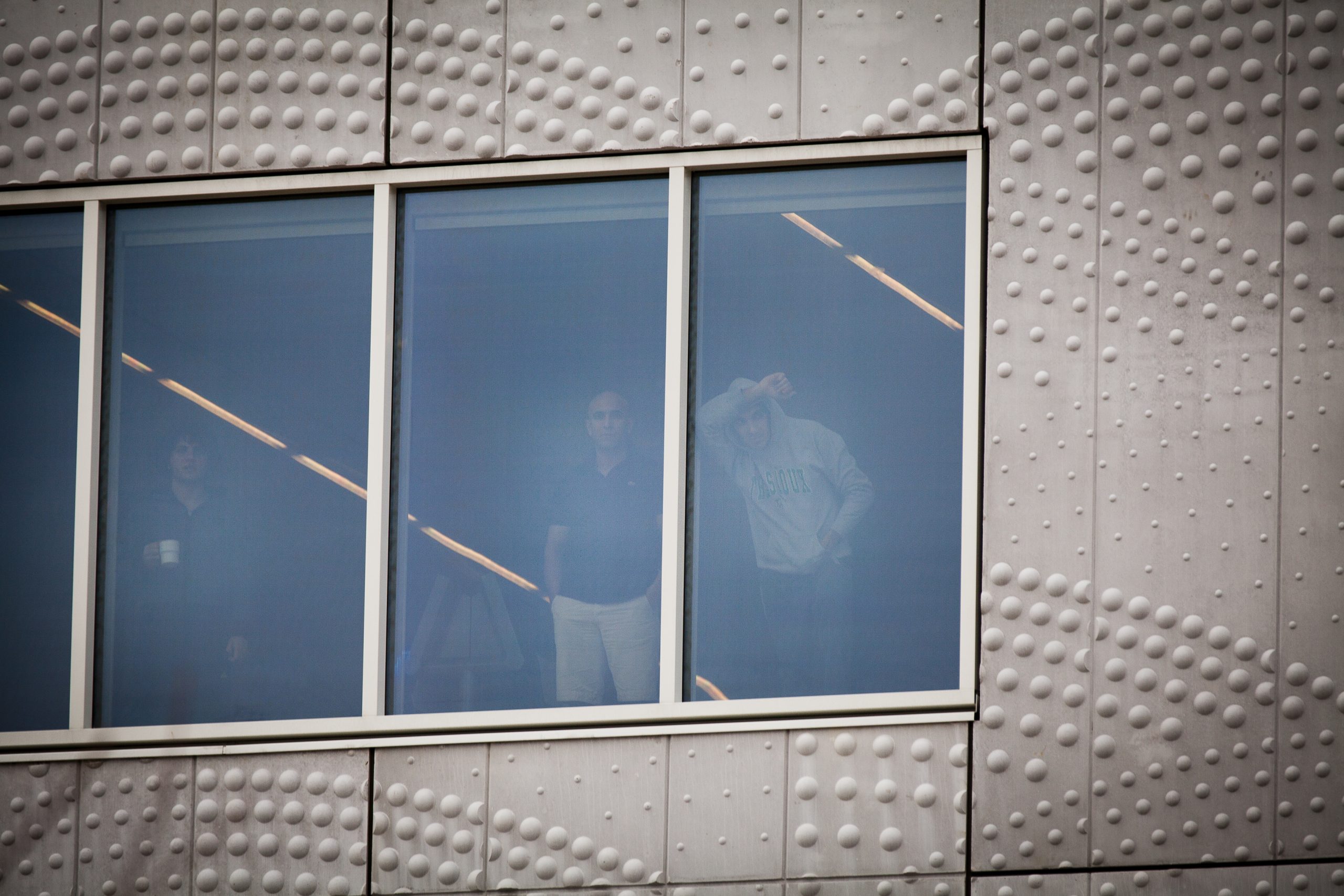 Detentiecentrum Schiphol heeft meer dan 450 cellen voor onder meer aan asielzoekers in procedure en illegale of uitgeprocedeerde vreemdelingen.