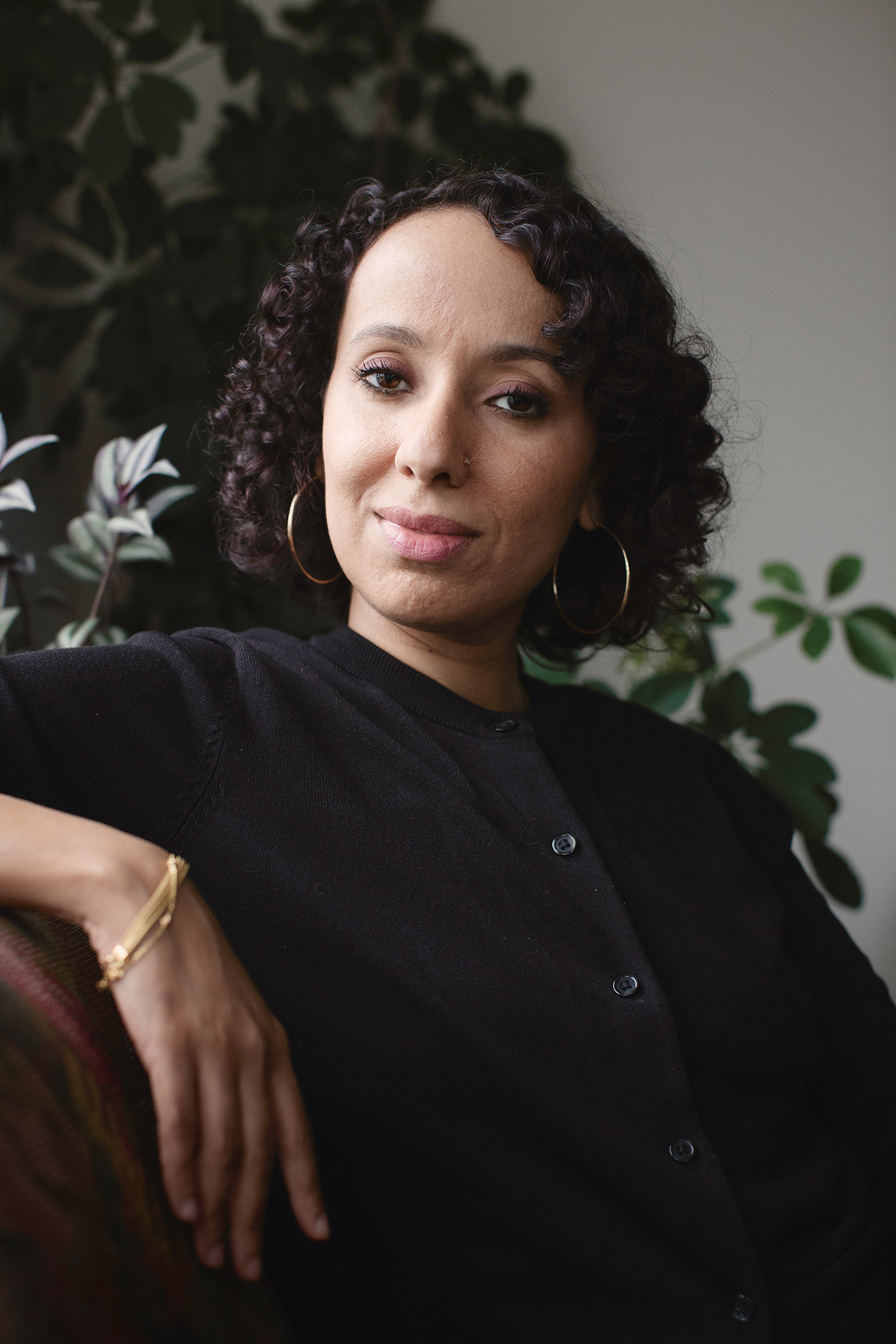 Afrah Nasser: ‘Terwijl ik buiten demonstreerde tegen de dictatuur, vocht ik binnenshuis ook een strijd met haar uit’