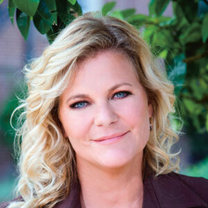 Justine Marcella is een koningshuisdeskundige en -journalist. Ze heeft onder andere gewerkt bij televisieprogramma Blauw Bloed en was hoofdredacteur van het tijdschrift Vorsten.