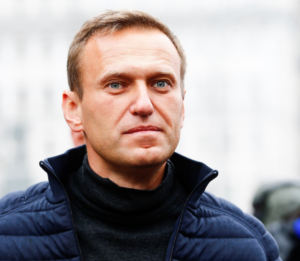 Rusland stopt oppositieleider Aleksei Navalny, die feitelijk een levenslange celstraf uitzit, weg in zwaarst mogelijke isoleercel. Het gaat slecht met zijn gezondheid.
