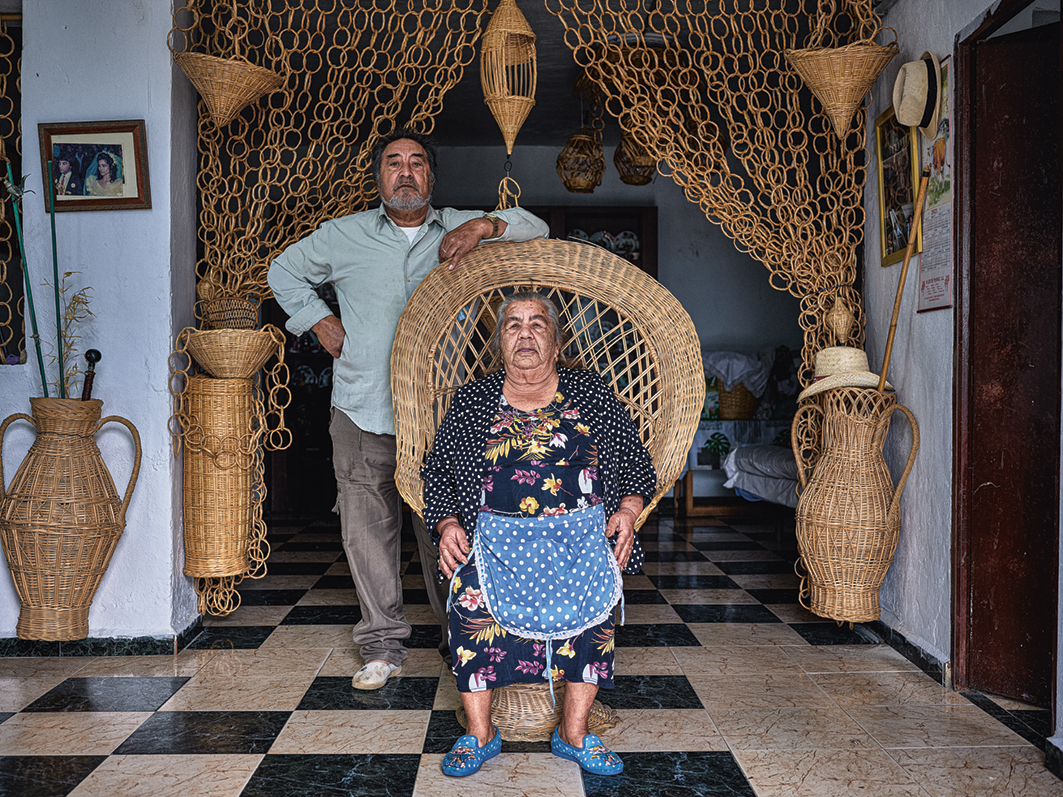 De Montoya’s zijn Roma uit Aznalcázar, naast Doñana. Zij maken huishoudelijke artikelen van riet uit de rivier.