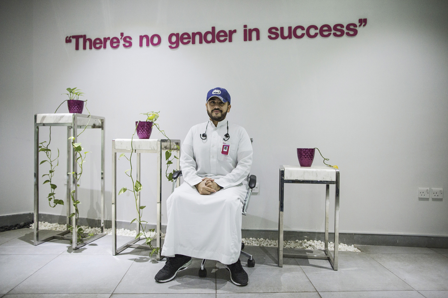 Recruitmentbureau Glowork helpt jonge Saudische vrouwen een baan te vinden. Werkende vrouwen zijn nodig voor de economische groei en maken het land minder afhankelijk van arbeidsmigranten.