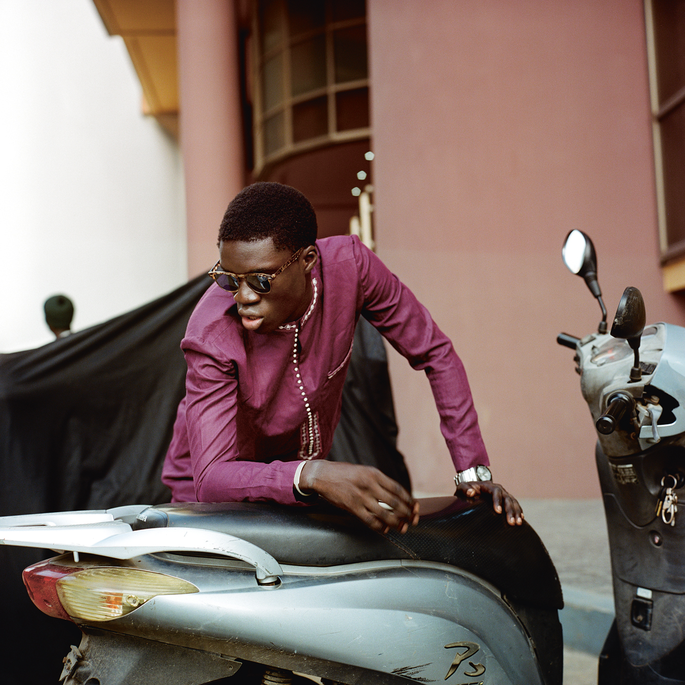 Rapper Emmzz Ndiaye in de wijk Plateau in het centrum van Dakar.