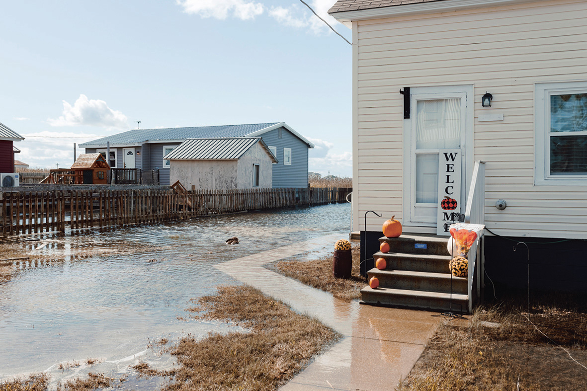 Bij vloed overstroomt het centrum van het stadje Tangier. Het eiland Tangier ligt maar 1,5 meter boven zeeniveau.