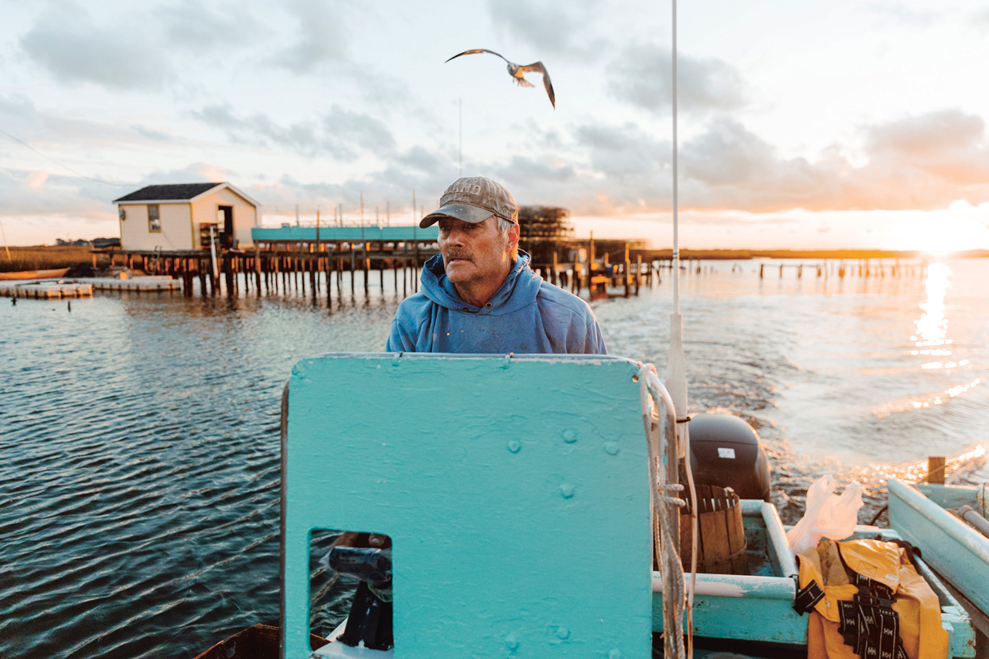 James ‘Ooker’ Eskridge is de burgemeester van Tangier en ook een krabvisser. Hij gelooft dat Trump het eiland gaat redden, zoals de toenmalige president hem in een telefoongesprek heeft beloofd.