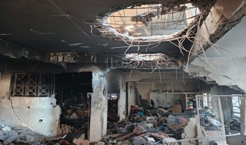 Het verwoeste huis van de familie Othman. Twee vrouwen en vier kinderen werden gedood, zeven andere familieleden raakten gewond.