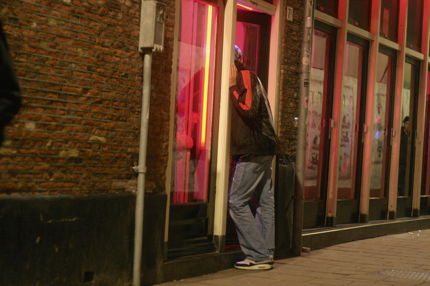 De Wallen, Monnikendwarsstraat, Amsterdam, 2005.
