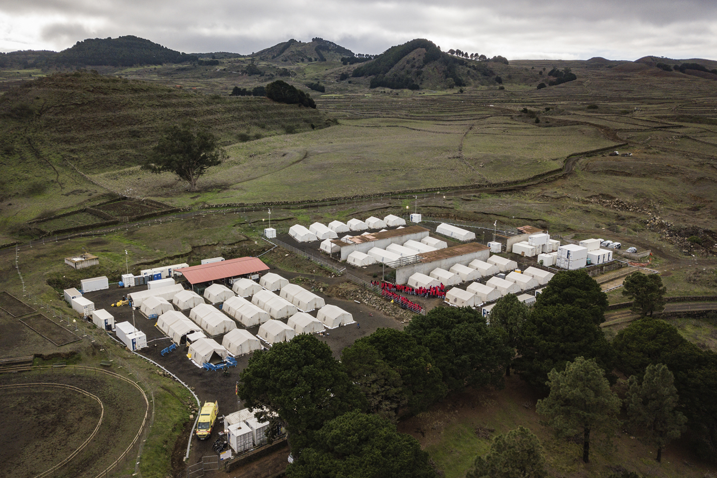 In San Andrés op El Hierro bevindt zich het CATE, een mobiel centrum voor tijdelijke opvang van vreemdelingen, dat wordt beheerd door de nationale politie en medegefinancierd door de Europese Unie.