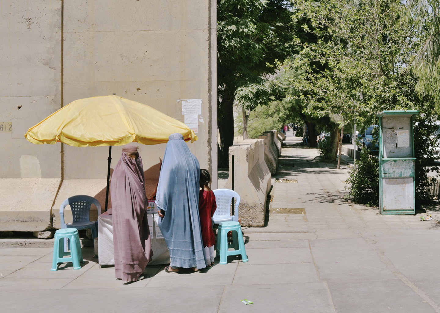 Gesluierde vrouwen in Kandahar, een conservatieve stad waar de machtsbasis ligt van de Taliban.